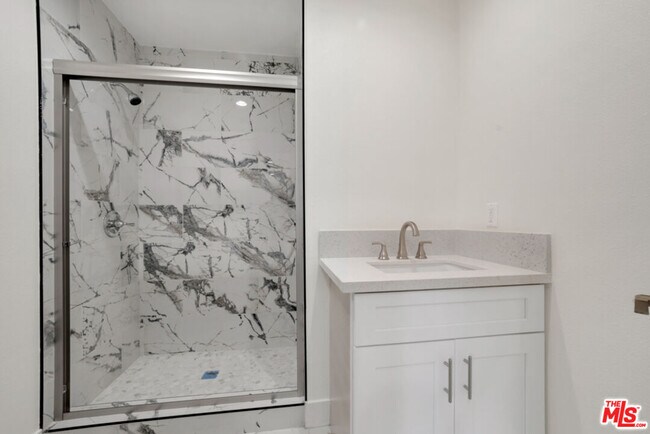 Building Photo - 529 W 90th St