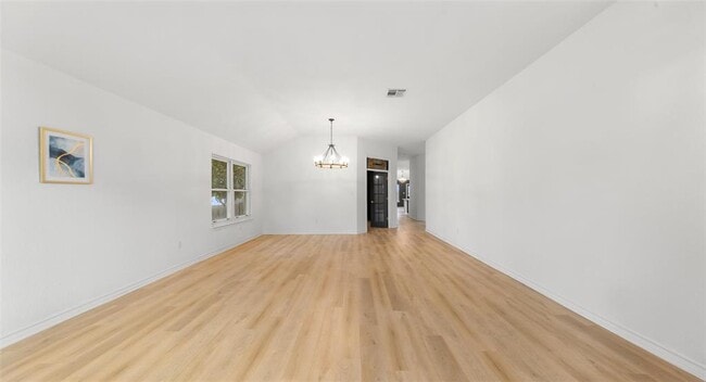 Building Photo - 2527 Crenshaw Dr