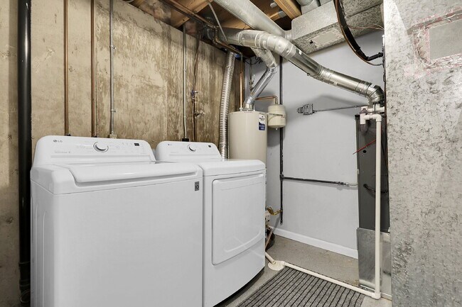 Building Photo - $2,400 - 3 Bed, 2.5 Bath Townhome with Fin...