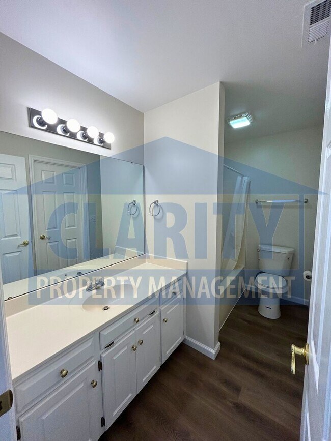 Building Photo - Three-bedroom townhome in Chattanooga!