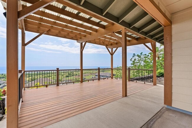 Building Photo - 4 bedroom, 2.5 bath with sweeping coastline views!