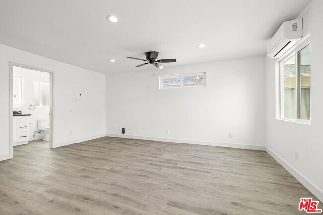 Building Photo - 1051 Gill Ave