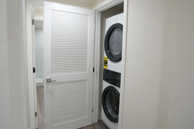 Building Photo - Gemini Townhomes