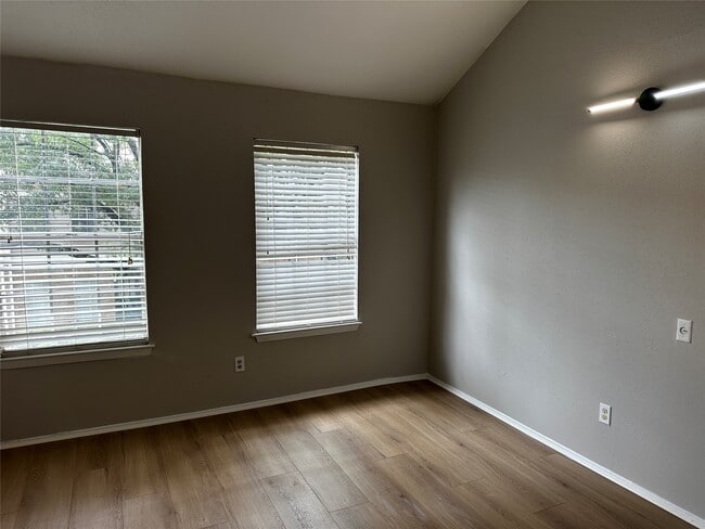 Building Photo - 11710 Southlake Dr