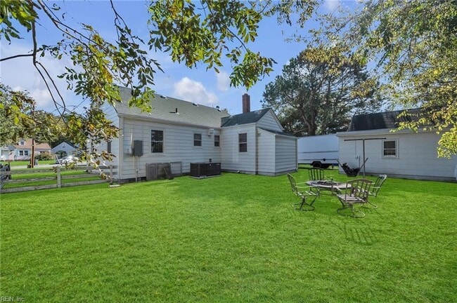 Building Photo - 1345 E Norcova Dr