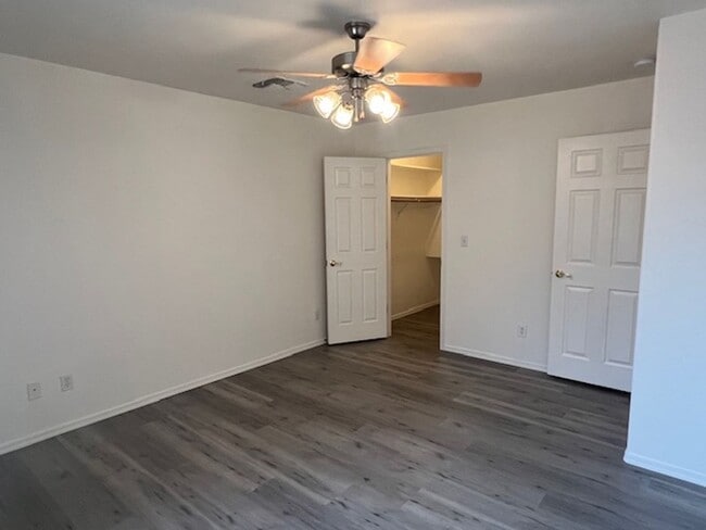 Building Photo - Charming 3 Bedroom 2 Bath Home
