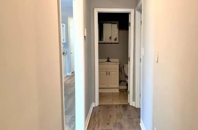 Building Photo - SCAD-Friendly 3BR Home Near Bus Route – Perfect for Roommates
