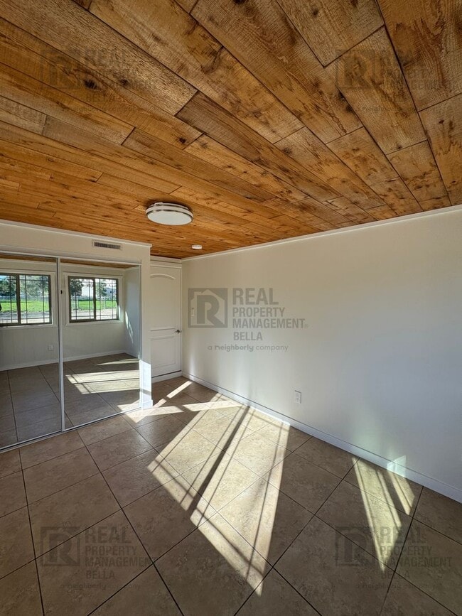 Building Photo - Spacious Single-Story 7-Bedroom Home with Open Layout & Abundant Natural Light