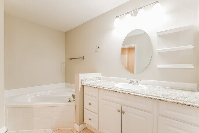 Building Photo - 4166 Shadow Creek Cir