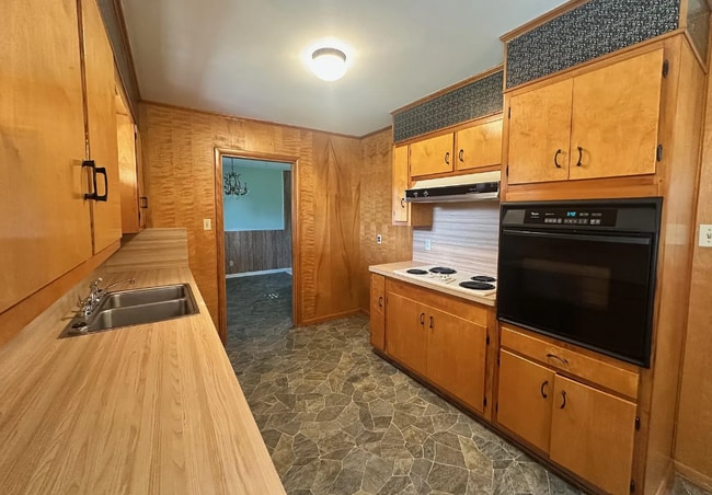 Building Photo - 1575 Longfellow Dr