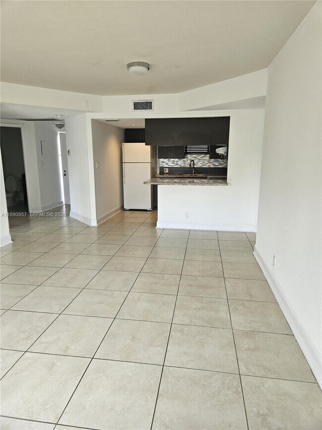 Building Photo - 8290 Lake Dr