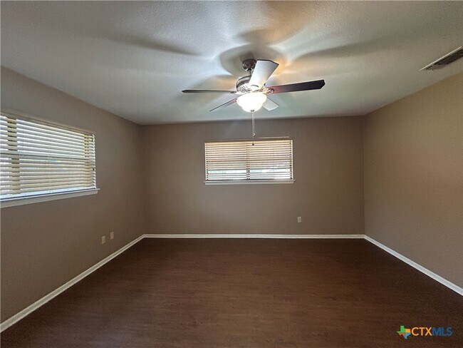 Building Photo - 826 Timber Dr