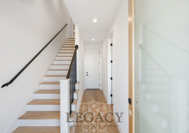 Building Photo - 1019 12th Ave N