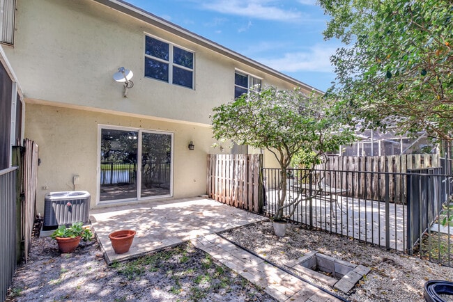 Building Photo - 6306 Crescent Lake Way