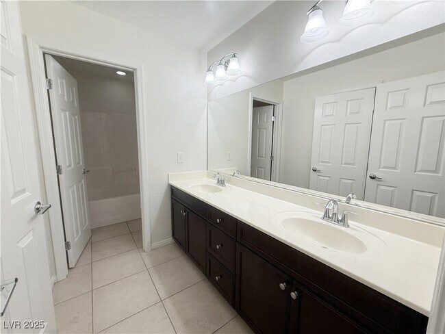 Building Photo - 7769 Britton Rose Dr