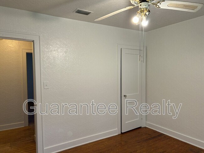 Building Photo - 2246 SE 3rd Ave