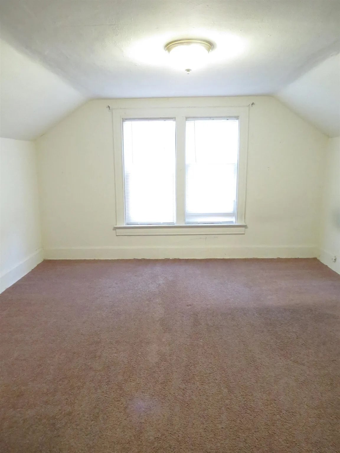 Building Photo - 607 E Dayton St