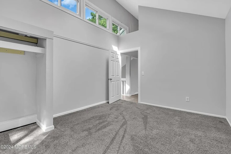 Building Photo - 916 W Commodore Blvd