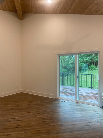 Building Photo - 108 Suzanne Dr