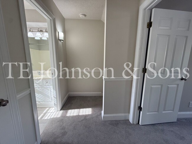 Building Photo - Spacious 3BR Home with Vaulted Ceilings, Gas Logs & Two Car Garage in Winston-Salem