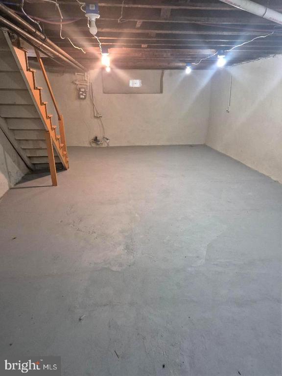 Building Photo - 5345 W Columbia Ave