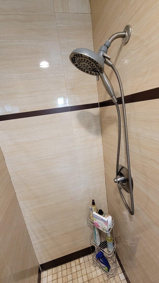 Building Photo - 780 River Rd