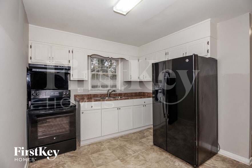 Building Photo - 4901 Delivau Dr