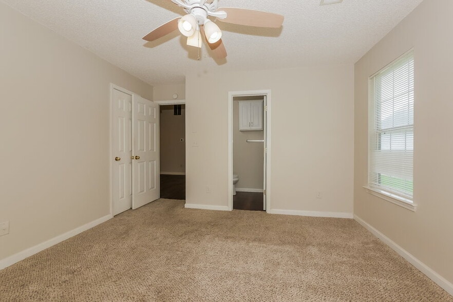 Building Photo - 218 Adam Cir
