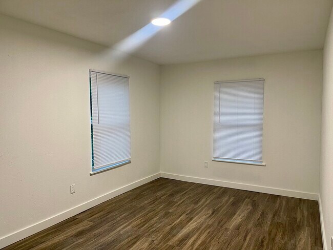 Building Photo - 5819 Flax Bourton St