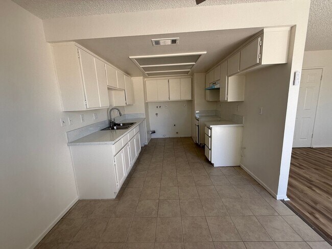Building Photo - 3711