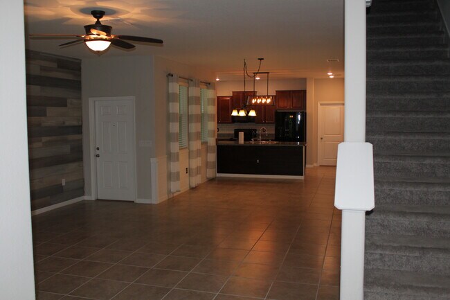 Building Photo - 10537 Lake Montauk Dr