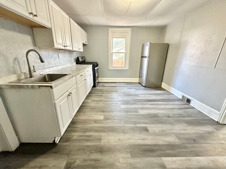 Building Photo - 223 S 3rd St