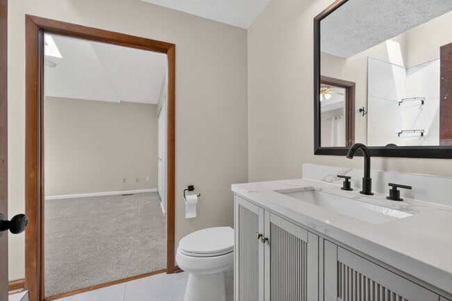 Building Photo - 4 Bedroom Near Butler University!