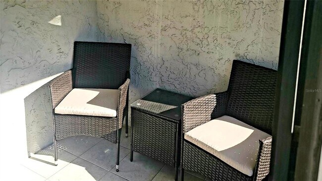 Building Photo - 4215 E Bay Dr