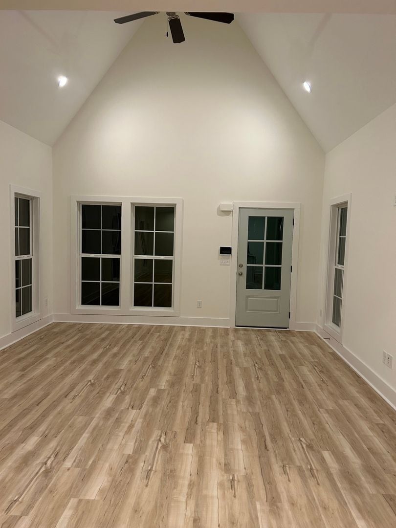 Building Photo - 1098 Burrow Cir