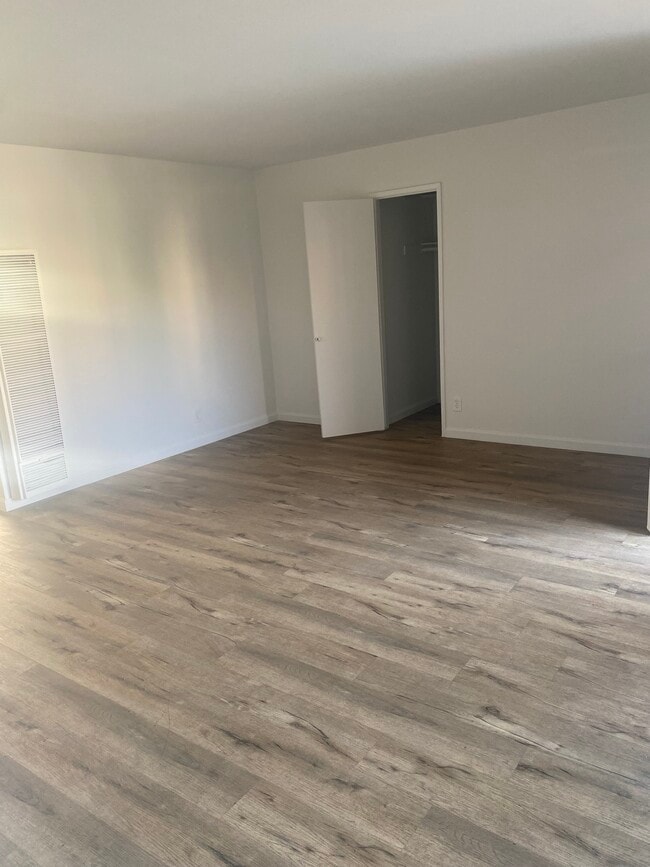 Building Photo - Orange Tree Garden Apartments