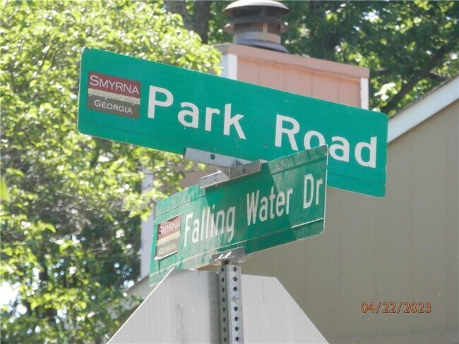 Building Photo - 2571 Park Rd
