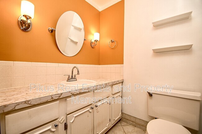 Building Photo - 1280 Linwood Ave SW