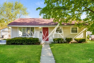 Building Photo - Enjoy living the good life in this 3 bedro...