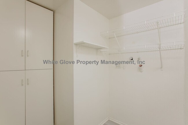 Building Photo - 205 S Redwood Ave