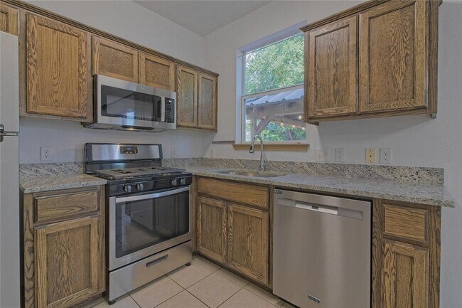 Building Photo - 2903 Whisper Oaks Ln