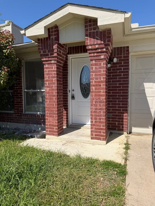 Building Photo - 323 Moss Hill Dr
