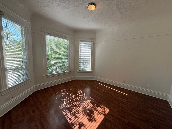 Building Photo - 612 15th St