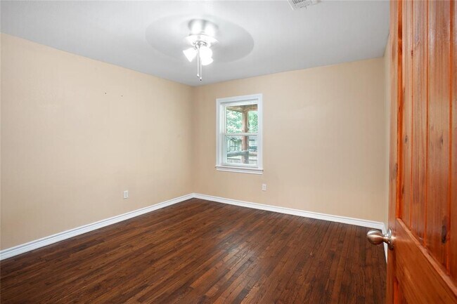 Building Photo - 310 Camp Lillie Rd