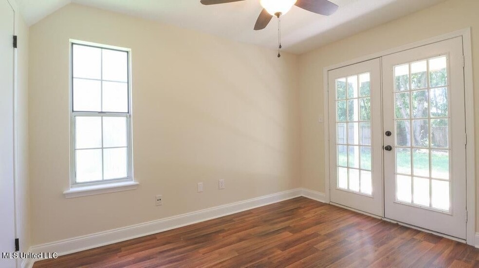 Building Photo - 1737 James Buchanan Dr