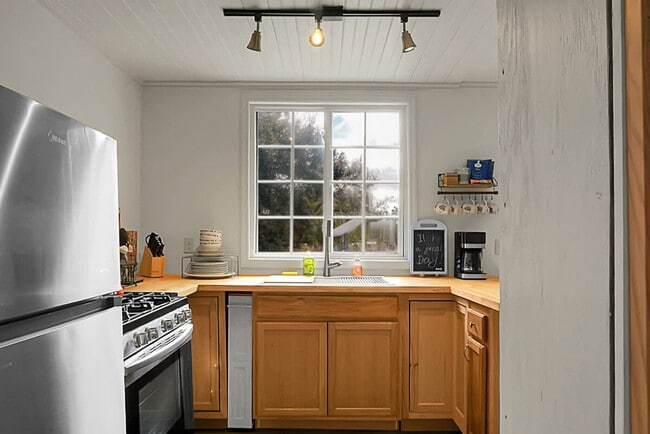 Building Photo - 7951 Doar Rd