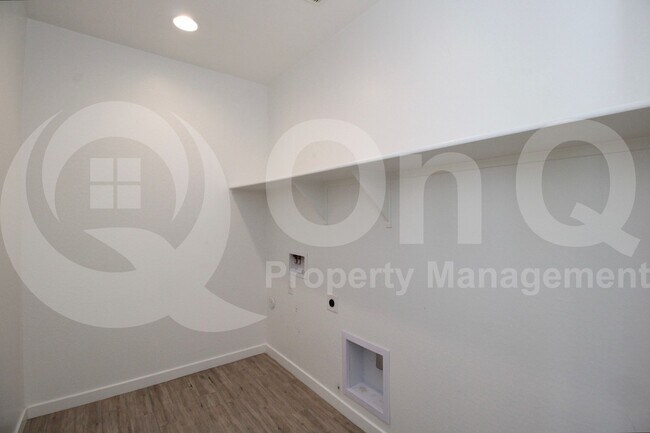 Building Photo - 2438 E Warbler Rd