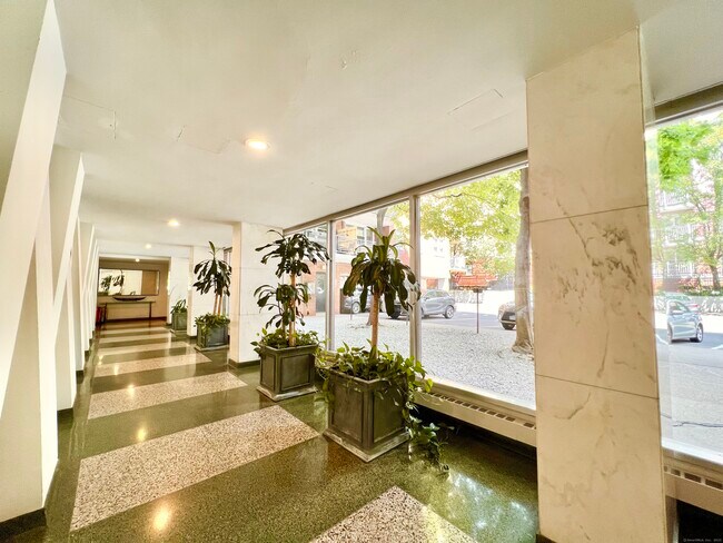 Building Photo - 444 Bedford St