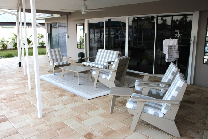 Building Photo - 229 Palm Is NW