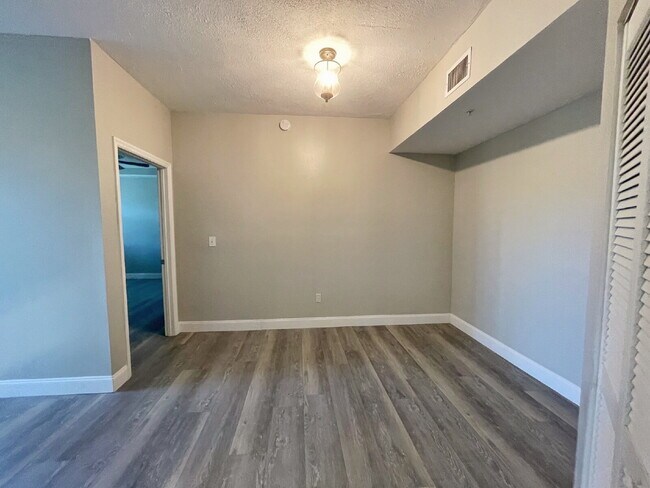 Building Photo - 2 BR / 2 BA Las Palmas Condo!